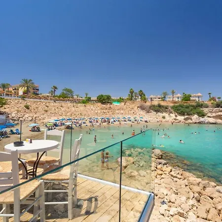 Reina * Protaras