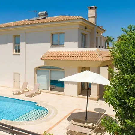 Reina Villa *