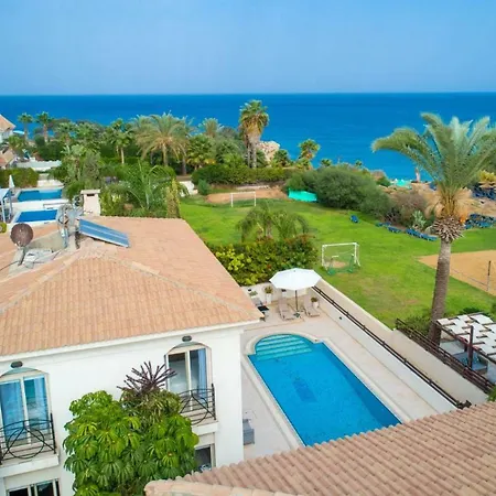 Reina Villa *